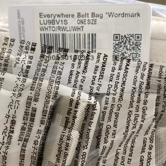 Lululemon Everywhere Belt Bag Wordmark - Picture 8 of 8